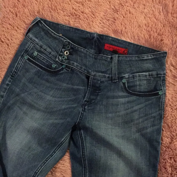 Vigoss Jeans- Reposhing the jeans on the left only - Picture 2 of 2